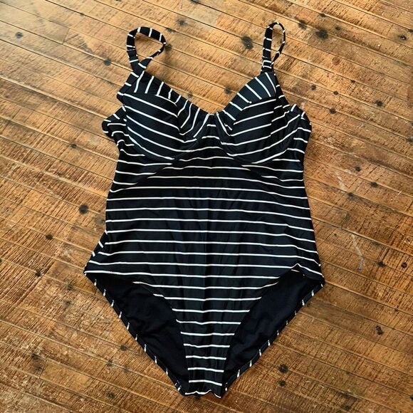 Old Navy black & white striped modest one piece swimsuit - Picture 1 of 3